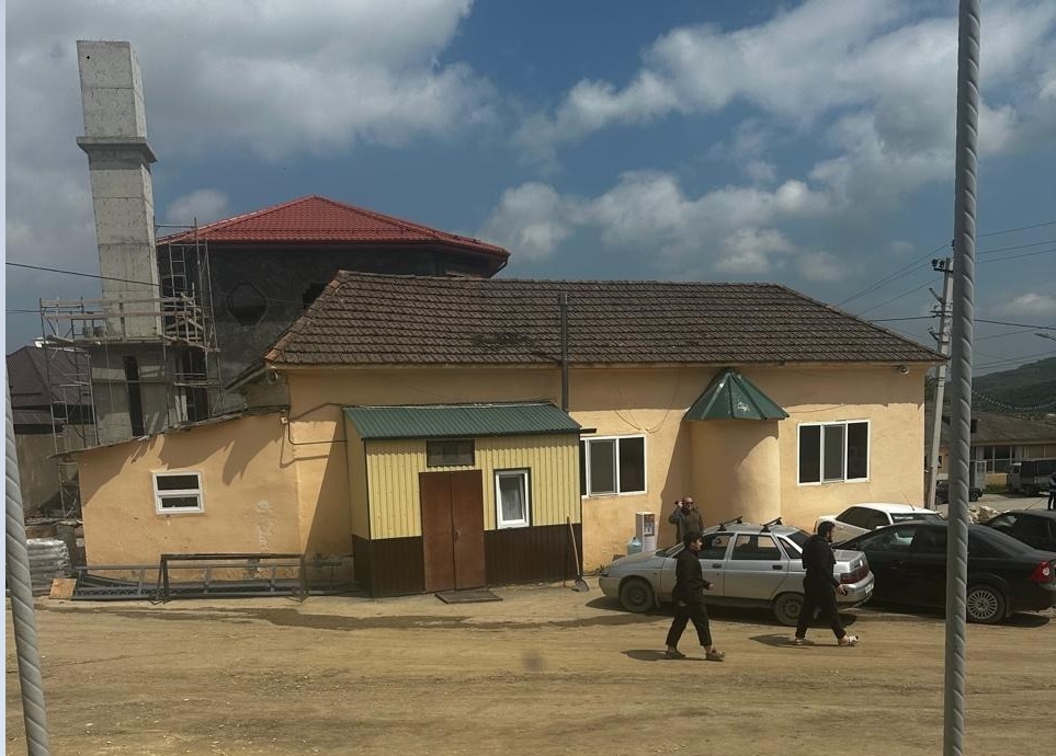 Активисты заявили о сносе столетней чеченской мечети в Аухе