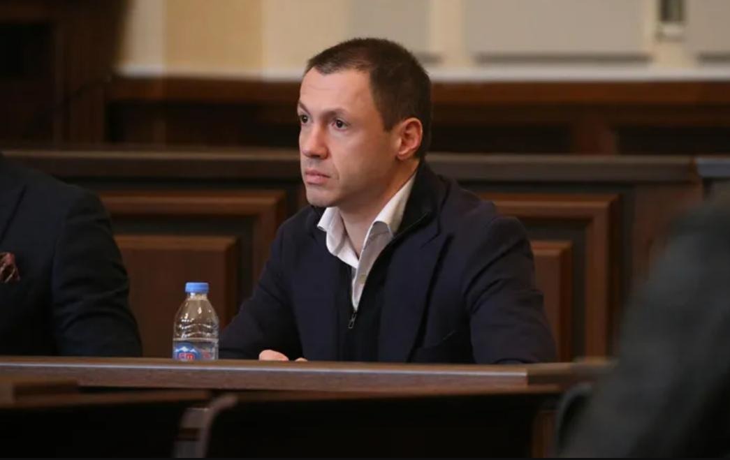 Бежавшего из Грузии личного финансиста Иванишвили обязали вернуть ему до 9000 биткоинов