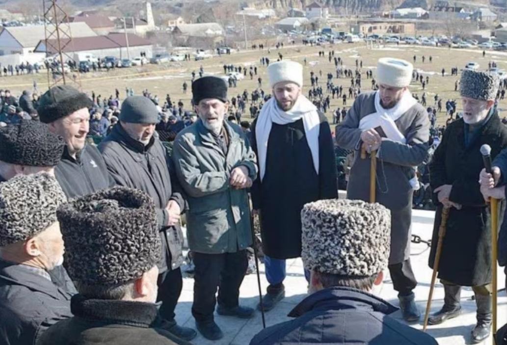 В дагестанском селе местные чеченцы пожаловались на снос мечети