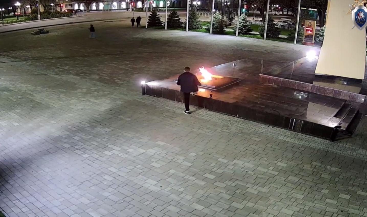 Жителю Ставрополья грозит до трех лет колонии за прикуривание у Вечного огня