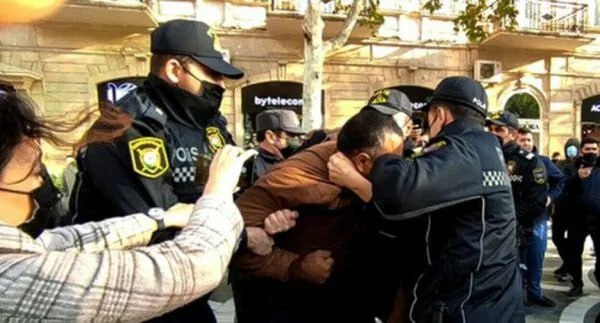 В Азербайджане оппозиция обвинила тоталитарный режим в арестах инакомыслящих