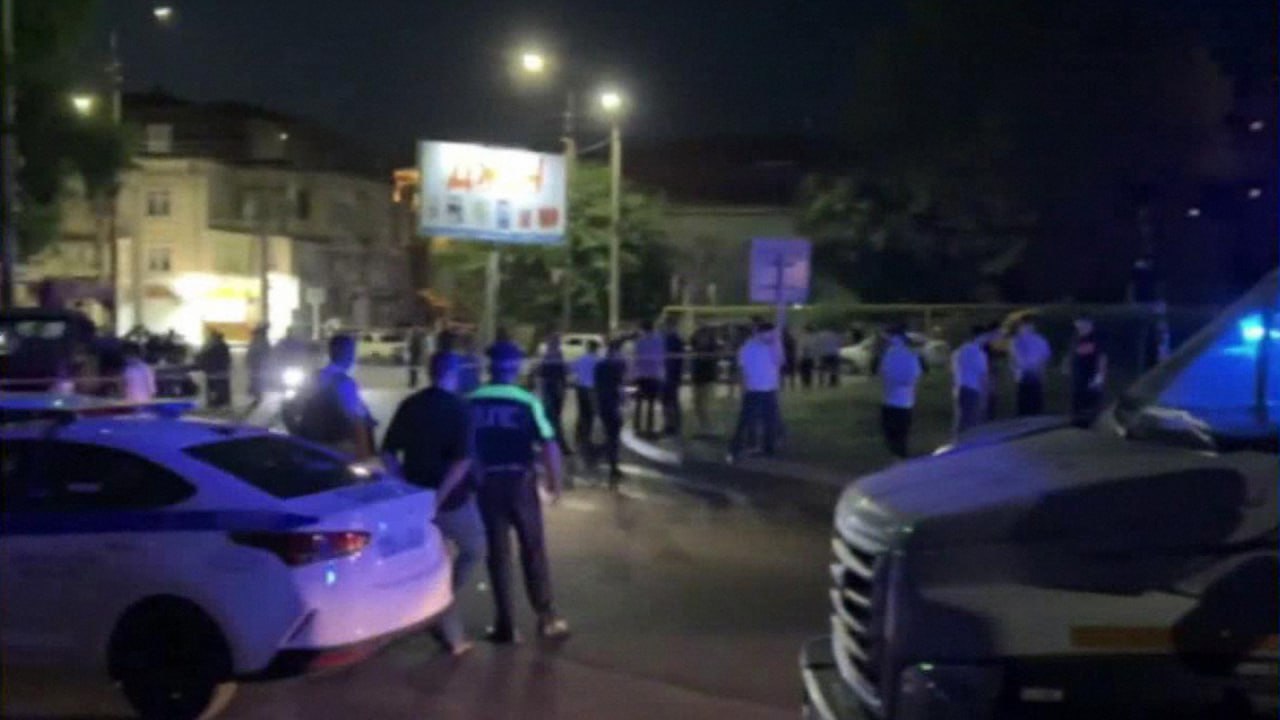 В Дагестане водитель наехал на полицейского и был убит