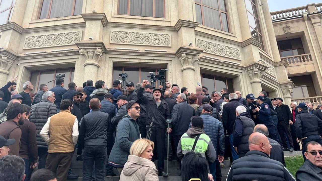Protests erupt in Armenia over the detention of Gyumri mayor