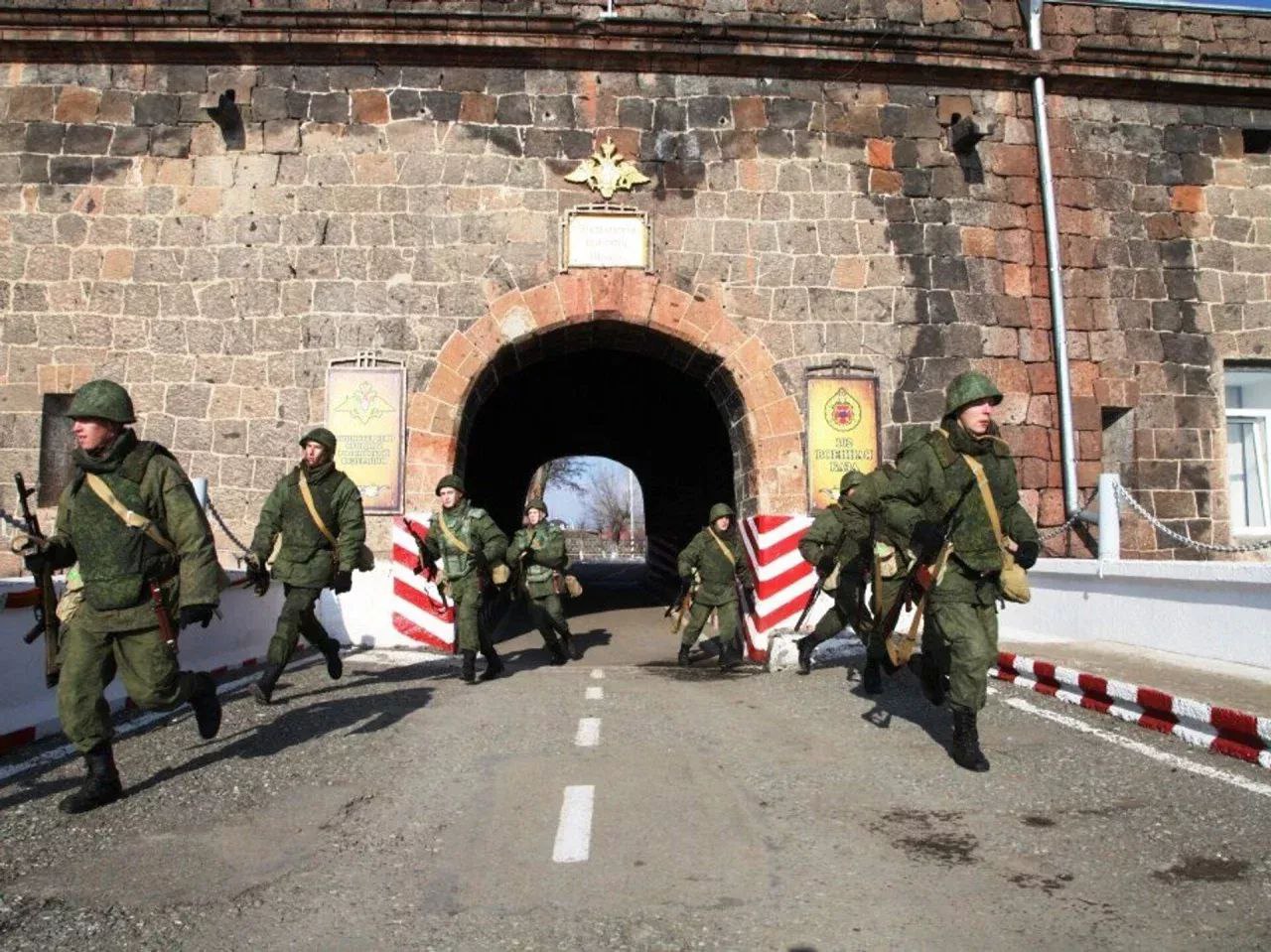 Discontent with the presence of the Russian military base is growing in Armenia