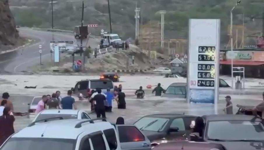 Из-за осадков во многих районах Дагестана затоплены улицы и отсутствует электричество