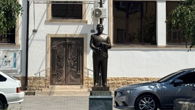 В Южной Осетии установили памятник Сталину