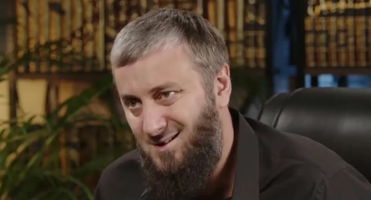 В Дагестане заочно судят разыскиваемого Россией проповедника по обвинению в организации массовых беспорядков