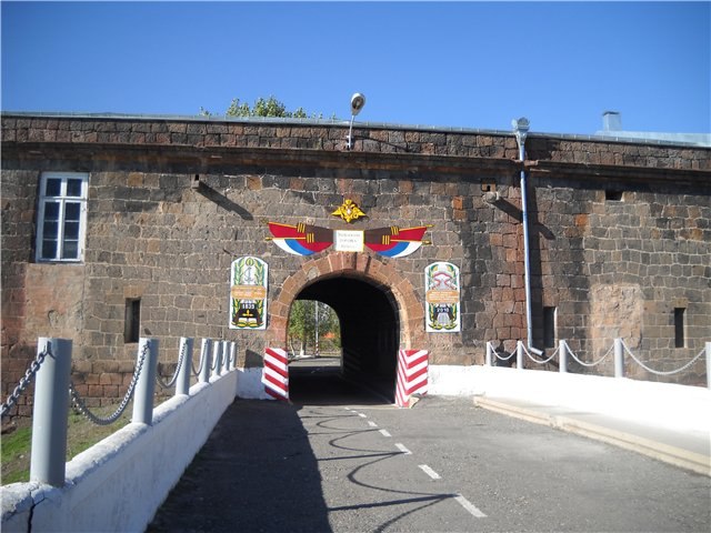 Hraparak: Кремль перебрасывает военную технику на базу в Армению