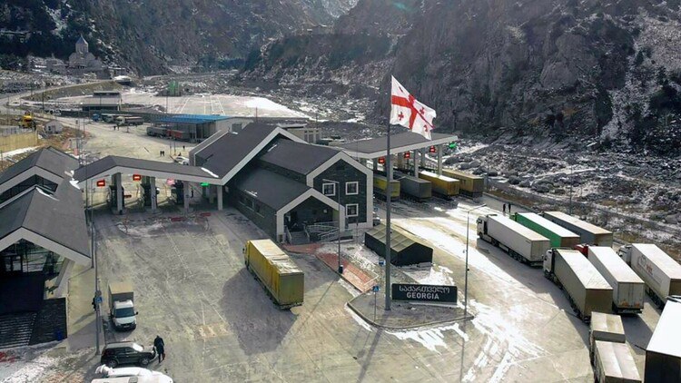 Депортированные из РФ украинцы объявили голодовку на грузино-российской границе