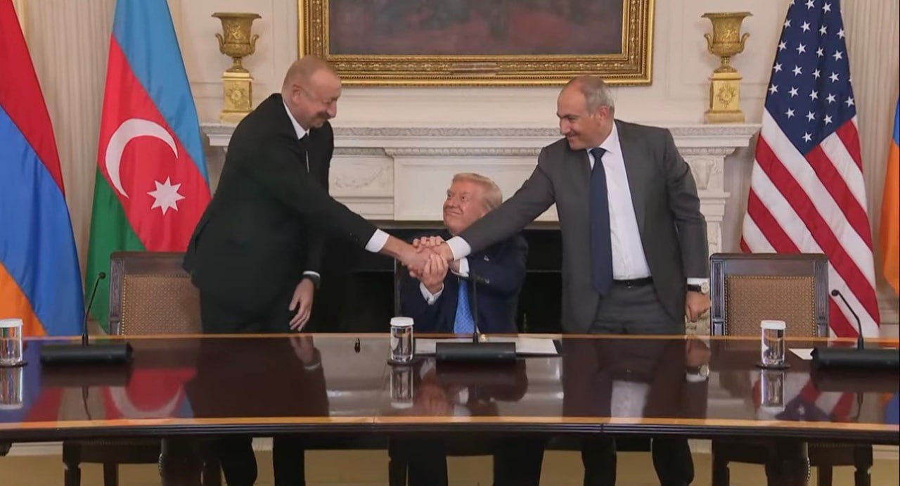 In the United States, the leaders of Armenia and Azerbaijan signed a peace declaration