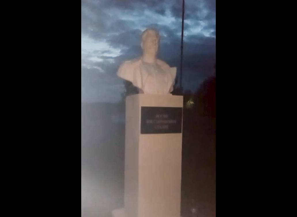 Stalin monument doused with paint in Bashkiria