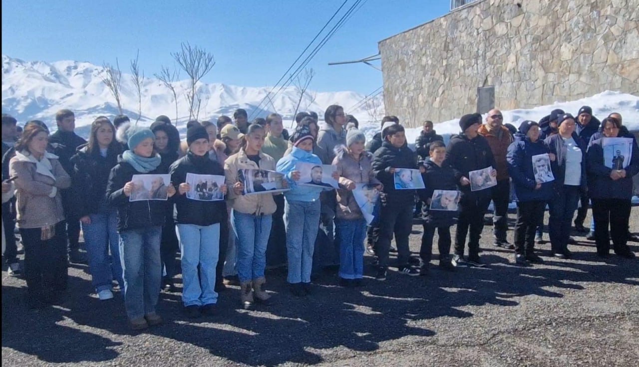 Residents of Armenia once again took to the streets in support of their compatriots held captive by Azerbaijan