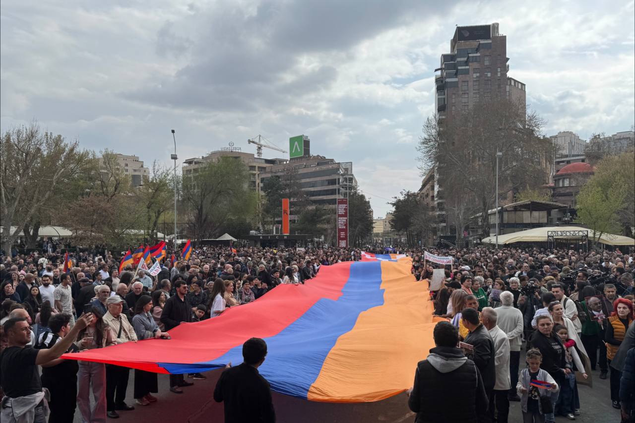 Thousands of people protest in central Yerevan demanding protection of rights of Karabakh refugees