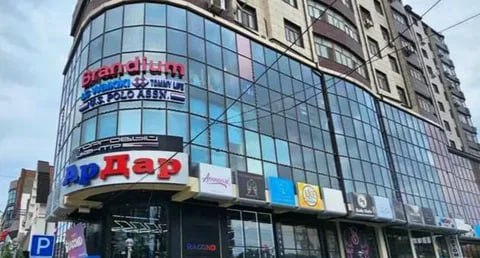 В Махачкале при перестрелке у торгового центра один человек погиб и двое пострадали