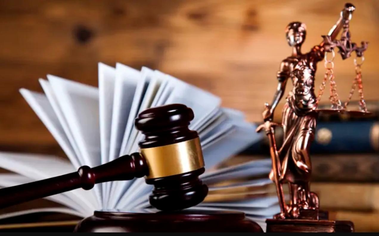 В КЧР и КБР оштрафовали восьмерых человек, не вставших во время исполнения гимна России