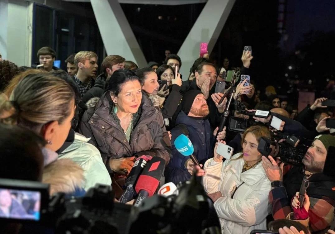 Salome Zurabishvili joined the rally in defense of Mzia Amaglobeli in Batumi
