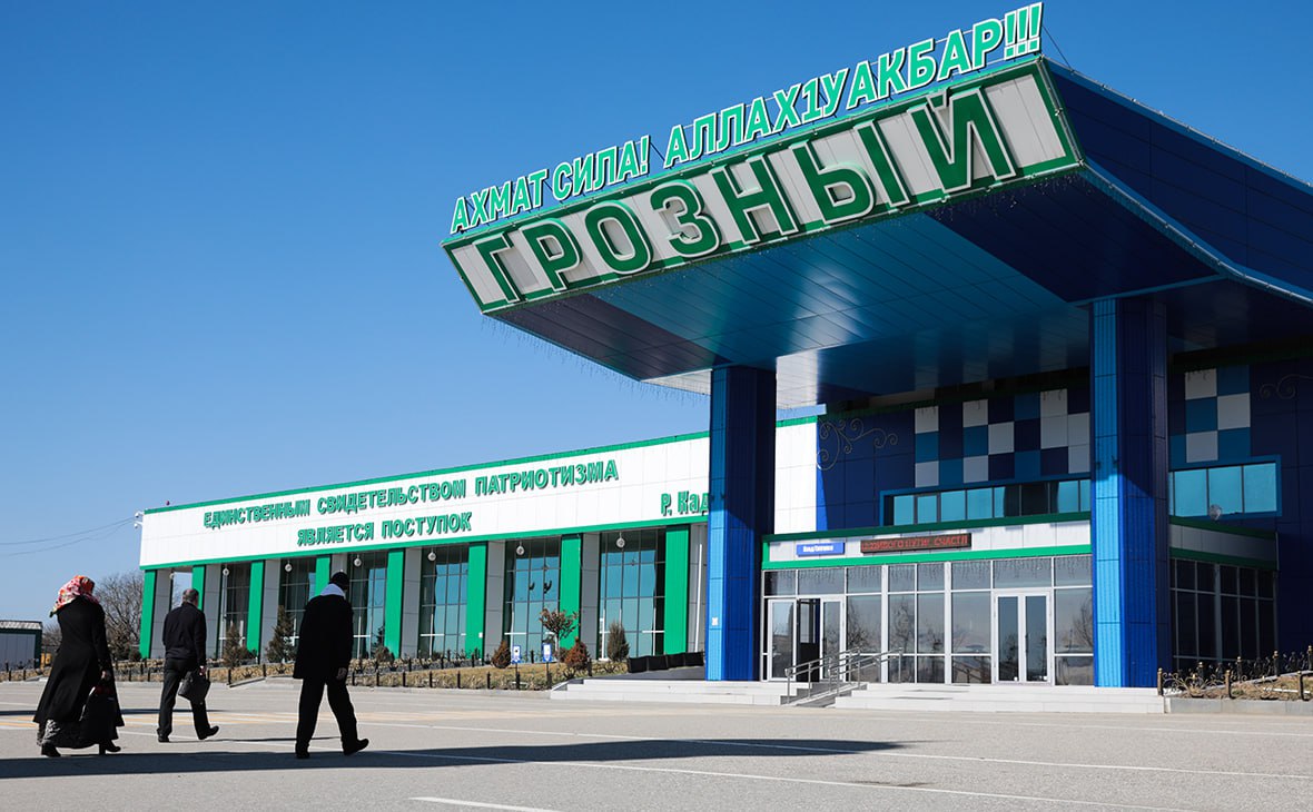 At Grozny airport, women were detained for trying to carry a kilogram of gold around their necks
