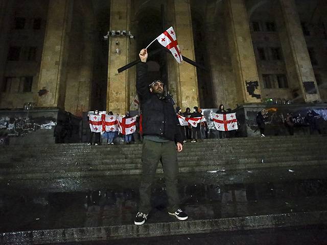 Opposition leaders have begun to be detained in Georgia