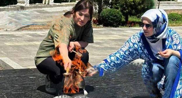 В Дагестане девушек оштрафовали на 2 млн рублей за варку кофе у Вечного огня. 