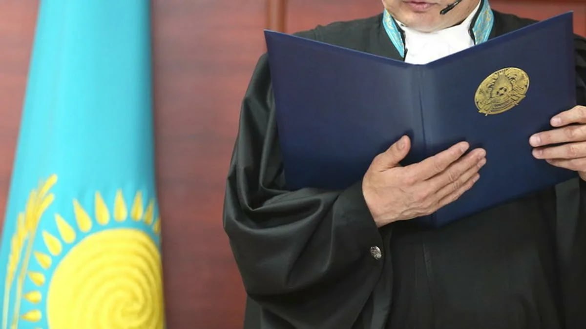 В Казахстане адвокату, защищавшему чеченского беженца, запретили работать по профессии