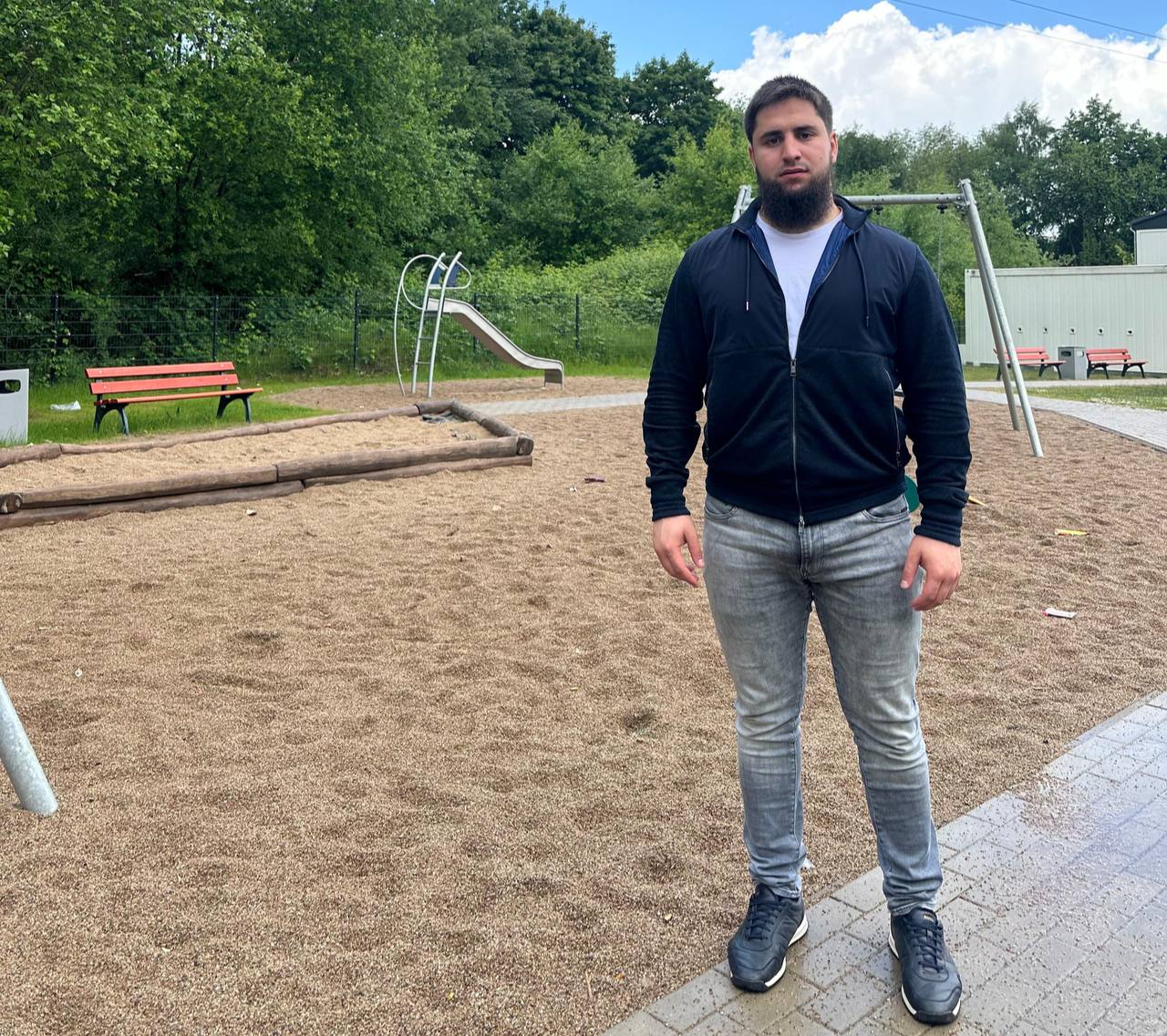 В Германии чеченец помог обезвредить женщину, напавшую с ножом на прохожих 