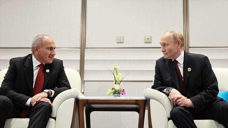 Путин и Пашинян обменялись любезностями на встрече в Китае 