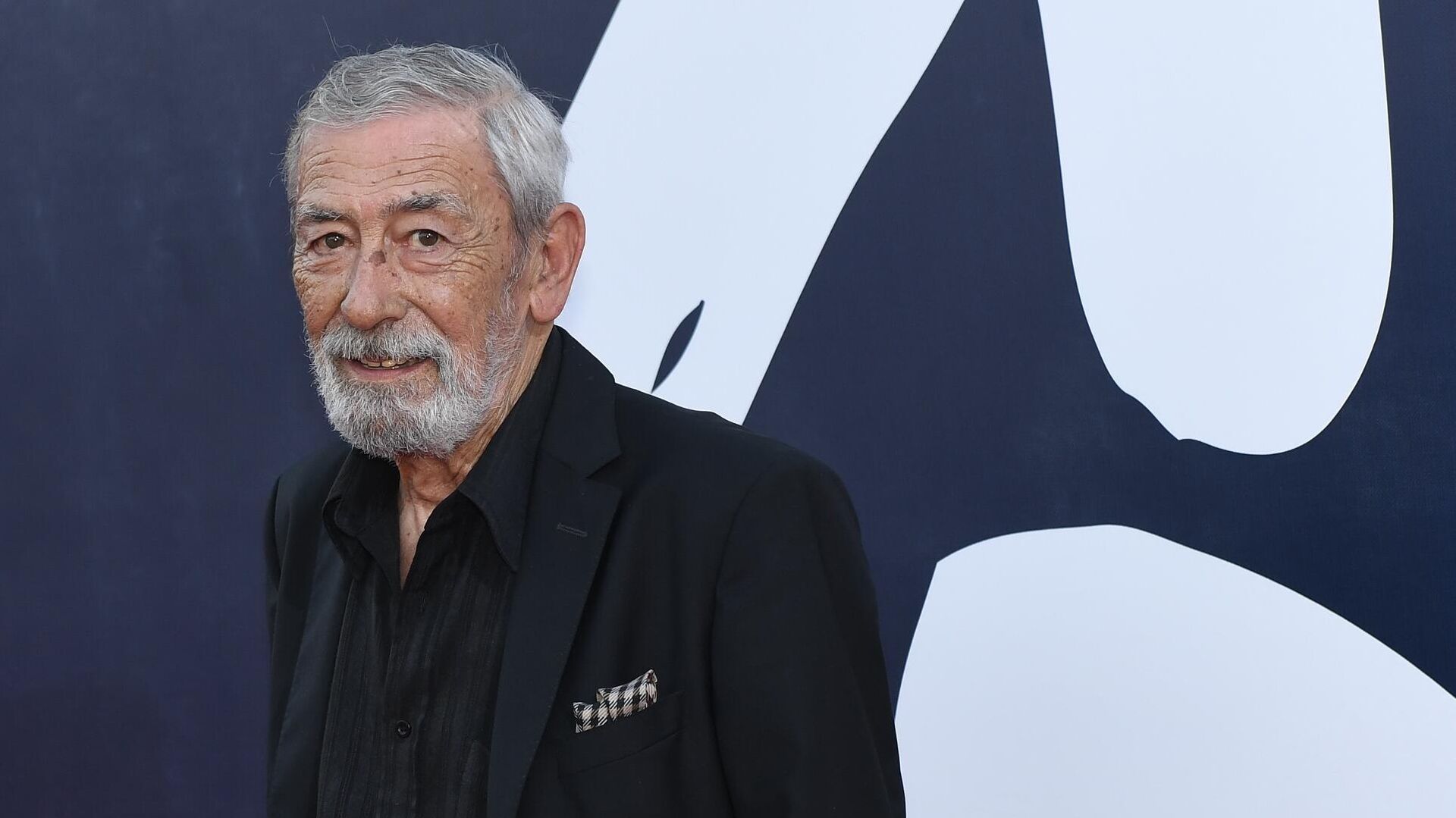 Известный грузинский актер и певец Вахтанг Кикабидзе скончался в возрасте 84 лет.