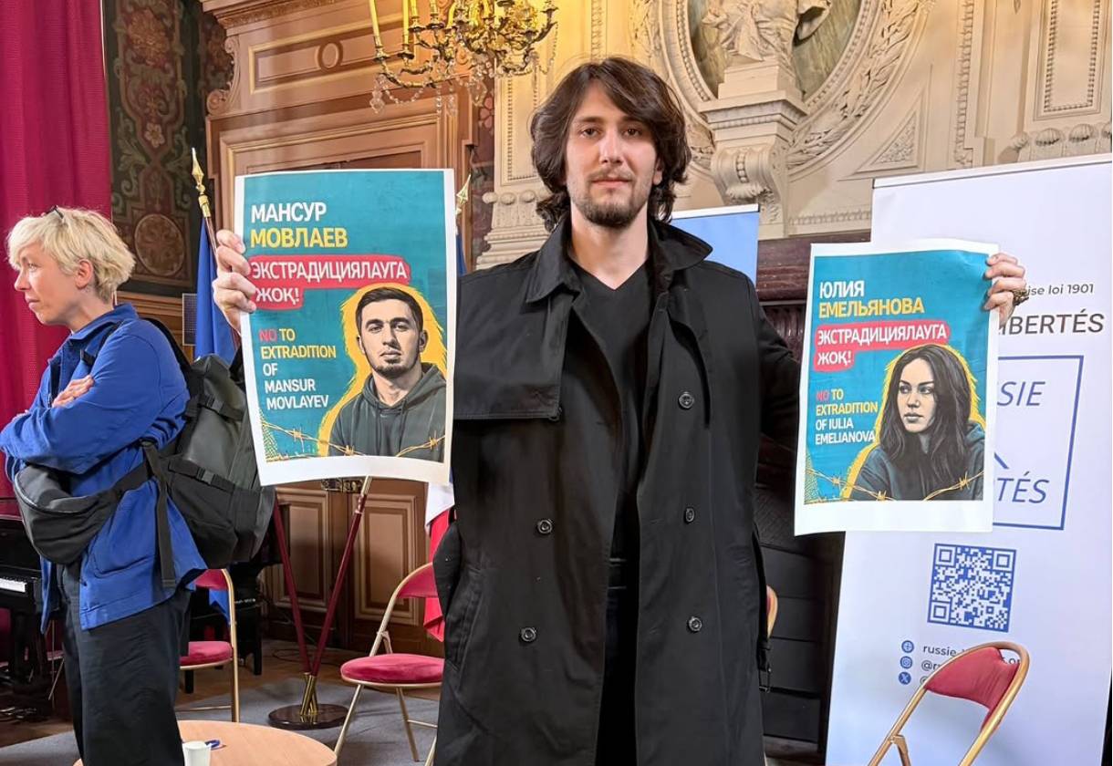 Чеченские активисты выступили в Париже против экстрадиции Мовлаева