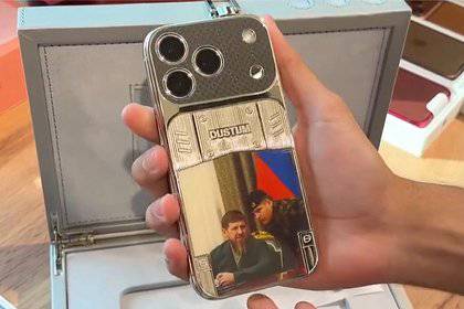 Статус за 400 тысяч: в Чечне начали продавать iPhone DUSTUM с портретами Кадыровых 