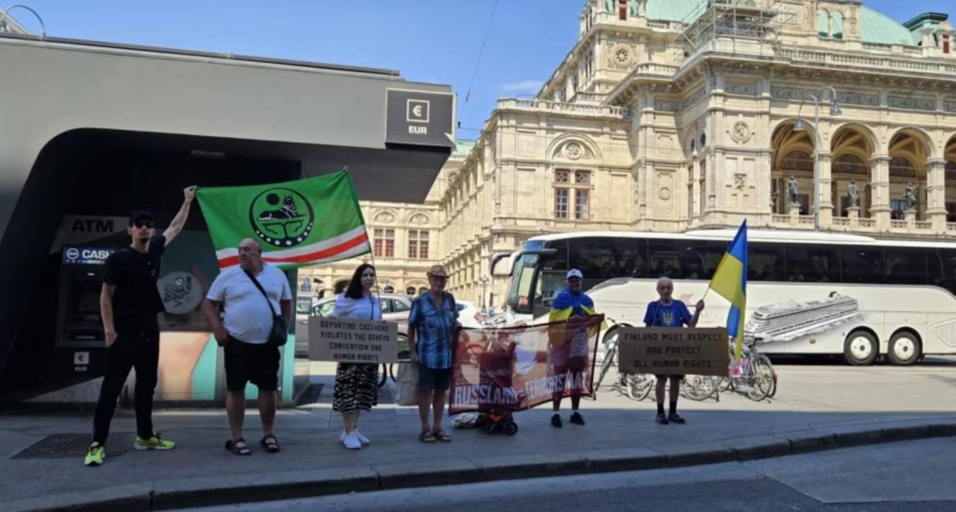 У посольства Финляндии в Вене чеченские активисты вновь требуют защиты для беженцев с Северного Кавказа