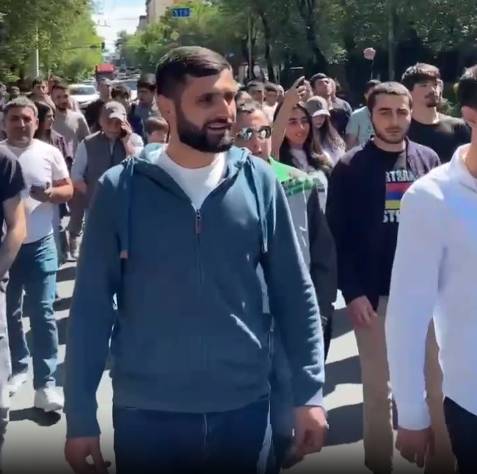 В Армении проходит шествие с требованием отставки премьер-министра