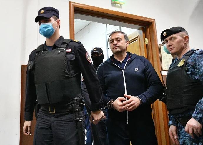 У обвиняемого замглавы МВД Дагестана арестовали недвижимость и автомобили