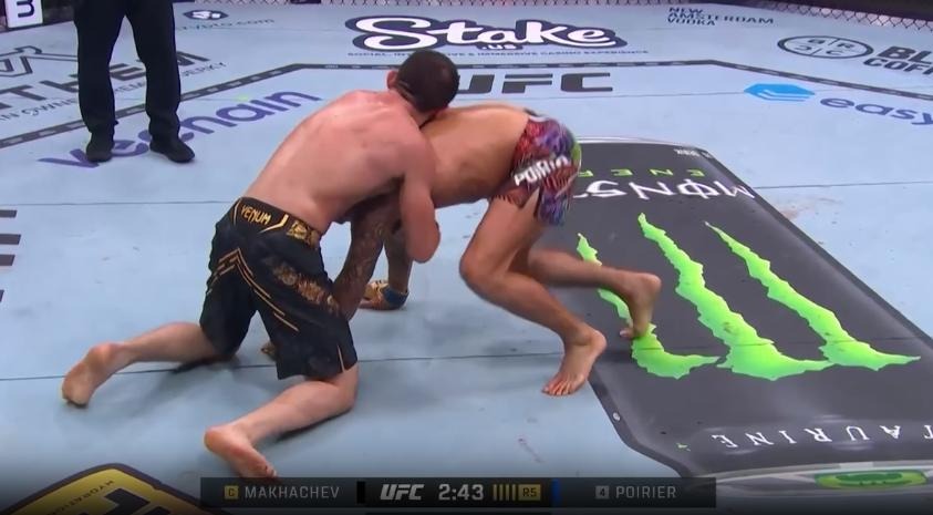 Ислам Махачев защитил чемпионский титул UFC