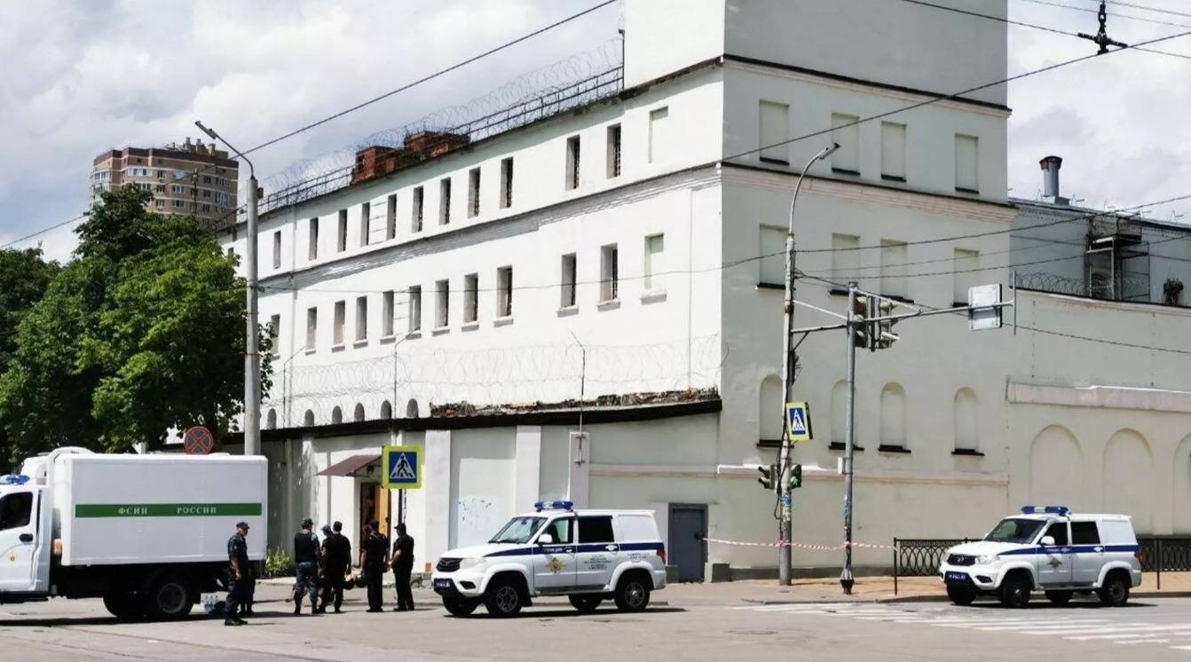 One of the hostage takers in the Rostov pre-trial detention center could survive
