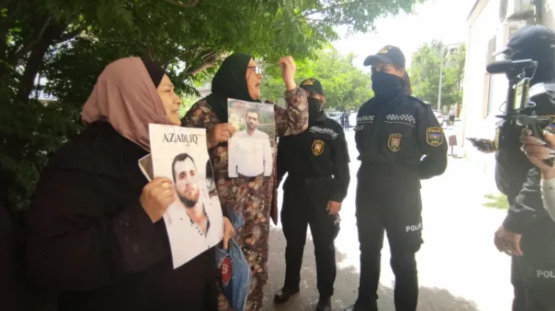 В Азербайджане протестовали против ужесточения наказания для политзаключенного