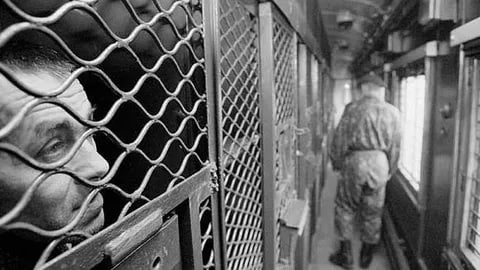 Супруге крымскотатарского политзаключенного отказались сообщать, куда его этапировали