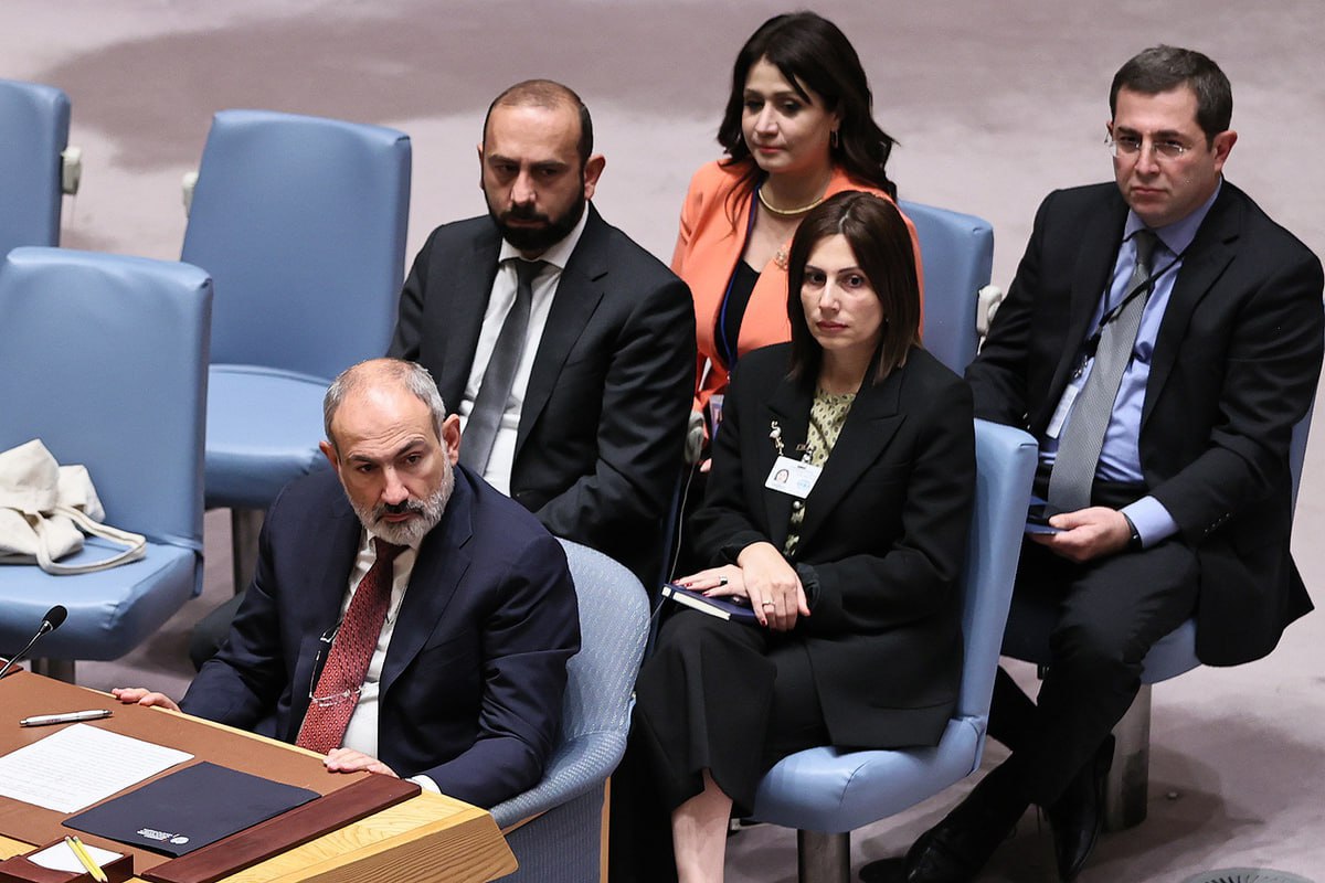 Пашинян предложил Азербайджану подписать одобренные статьи мирного договора