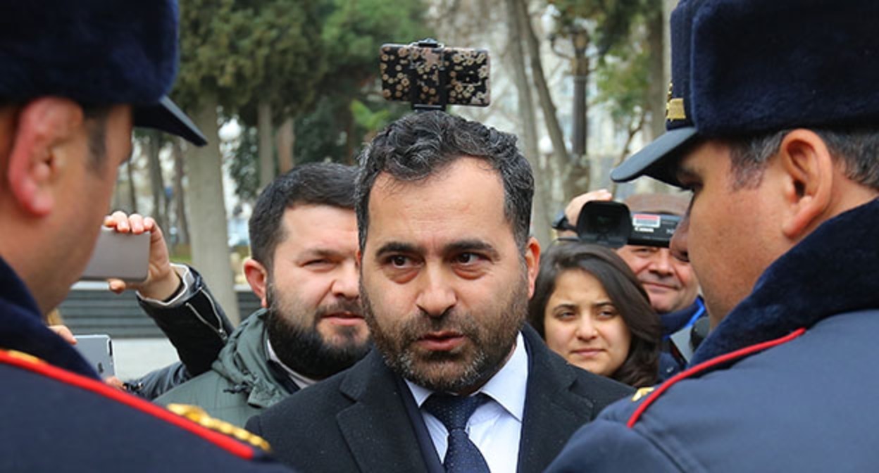 В Азербайджане оставили под арестом Бахтияра Гаджиева.