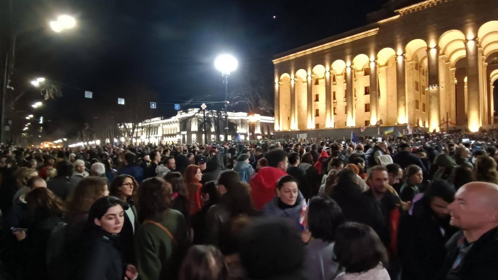 В Грузии массовые протесты переросли в стычки с полицией