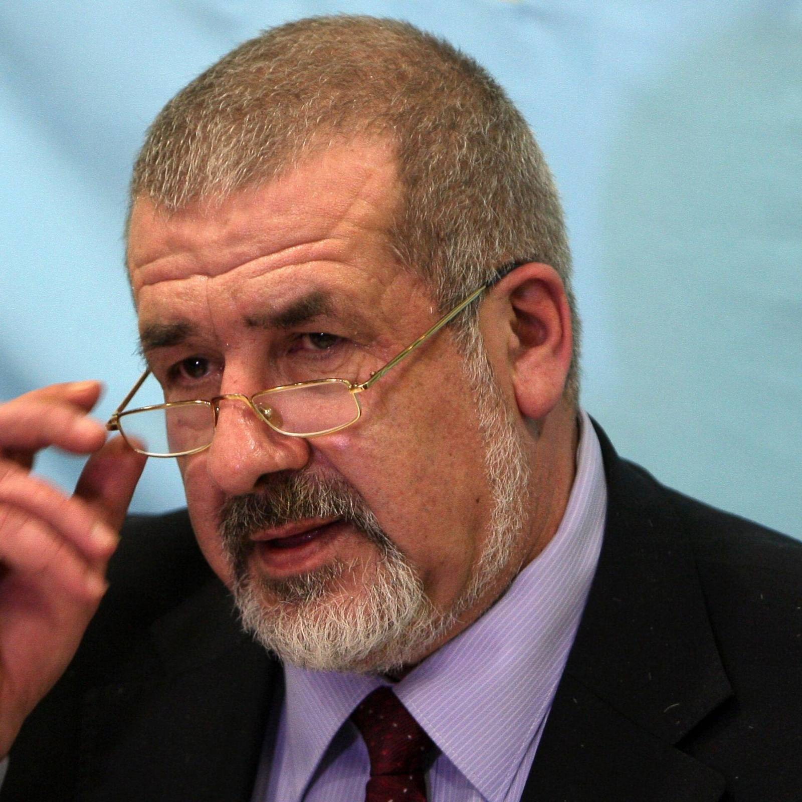 Один из лидеров крымских татар посоветовал жителям Крыма искать убежища