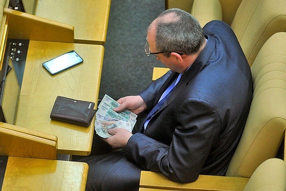 На Северном Кавказе самые высокие зарплаты имеют только чиновники