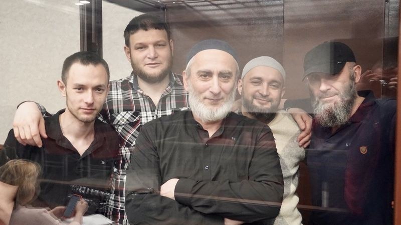 Крымскотатарским политзаключенным оставили длительные сроки в колонии