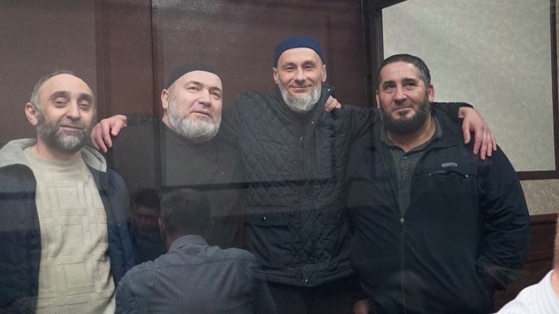 Четверым крымскотатарским политзаключенным продлили арест