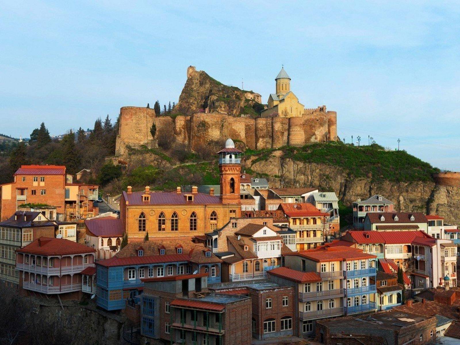 Russians lead in money transfers and purchase of apartments in Georgia