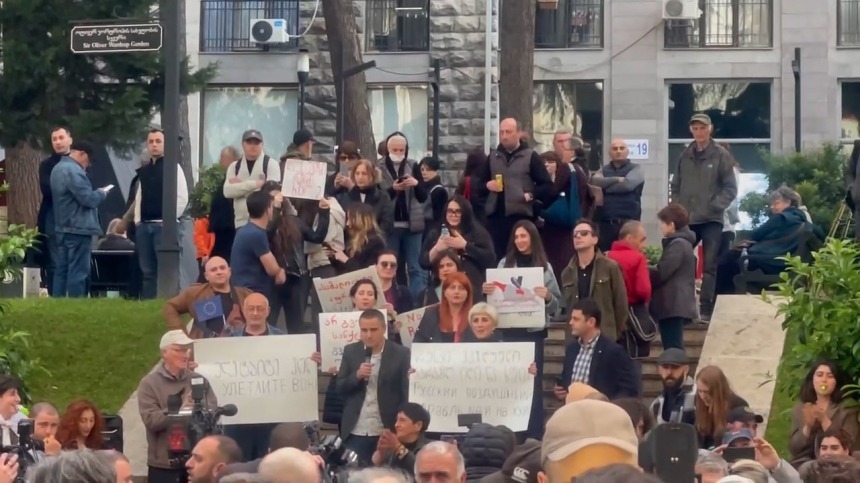 В Грузии снова протестовали против возобновления авиасообщения с Россией