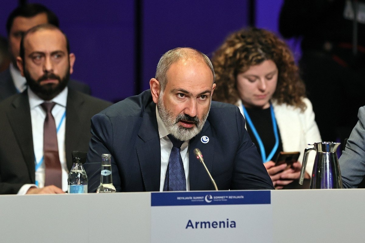 Пашинян завил, что агрессия Азербайджана угрожает демократии в Армении