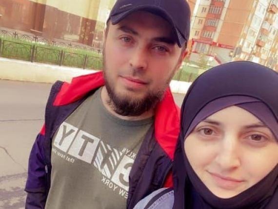 Супруге незаконно обвиняемого в терроризме уроженца Чечни запретили посещать суд