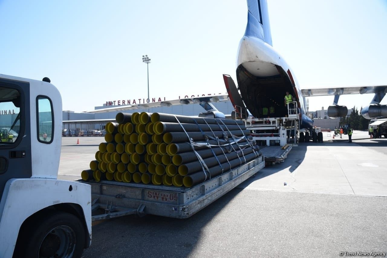 Жители Азербайджана направили Украине очередную гуманитарную помощь