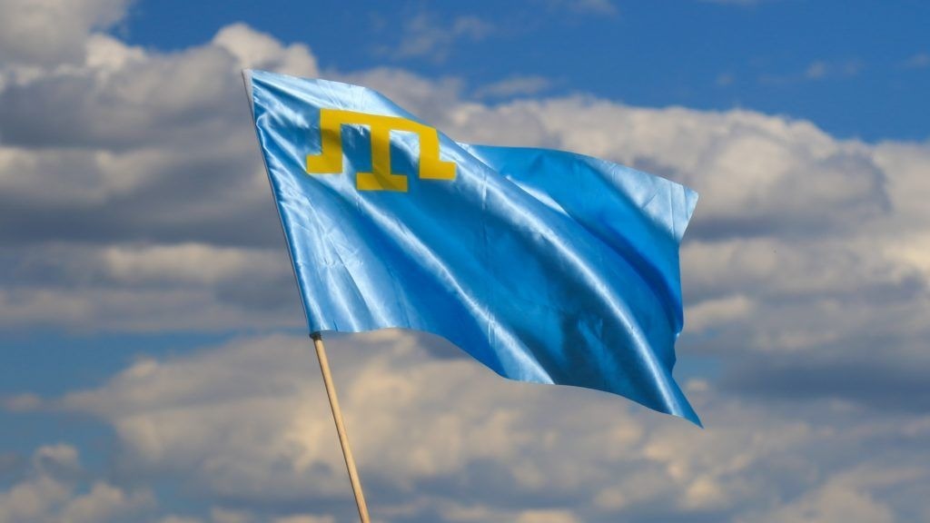 In the schools of the Crimea behind the scenes banned raising the Crimean Tatar flag