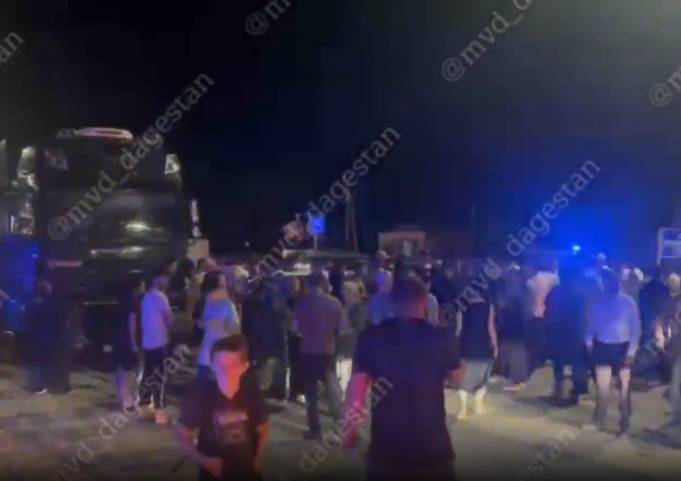 В Дагестане жители снова перекрывали трассу